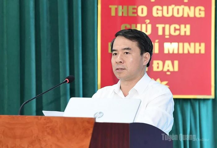 Lãnh đạo Sở Dân tộc và Tôn giáo trình bày quy chế phối hợp giữa 2 đơn vị tại hội nghị.