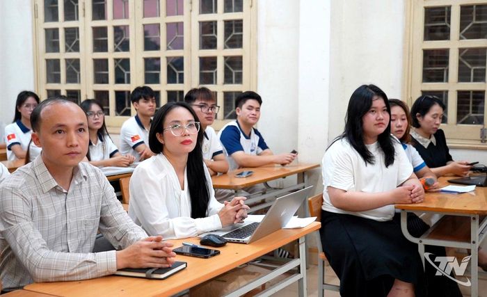 Từ một chương trình truyền hình, “Dân ta phải biết sử ta” tiếp tục lan tỏa trong môi trường đại học, trở thành sân chơi bổ ích để sinh viên tìm hiểu lịch sử dân tộc.