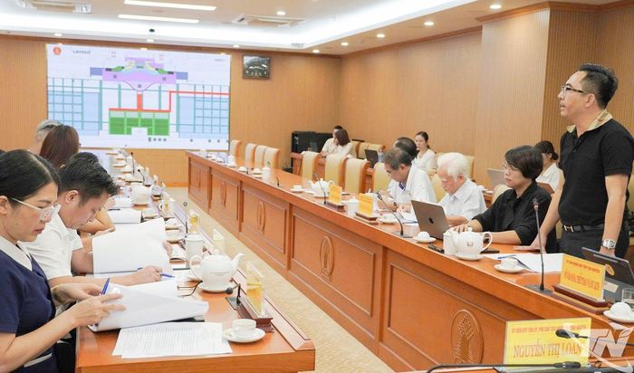 Đại diện Công ty TNHH Zeit Media trình bày bố cục sân khấu chương trình nghệ thuật khai mạc Festival Trà Quốc tế - Thái Nguyên năm 2026. 