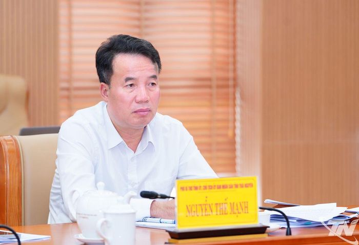 Đồng chí Chủ tịch UBND tỉnh Nguyễn Thế Mạnh dự Hội nghị.