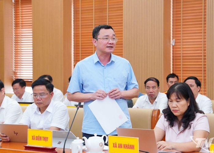 Đại biểu địa phương phát biểu ý kiến.