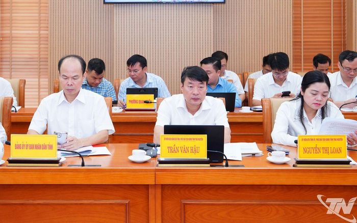 Các đồng chí lãnh đạo tỉnh và đại biểu dự Hội nghị.