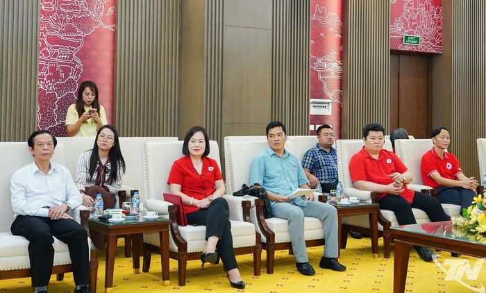 Đại biểu dự buổi làm việc.