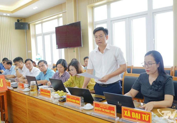 Lãnh đạo địa phương phát biểu.