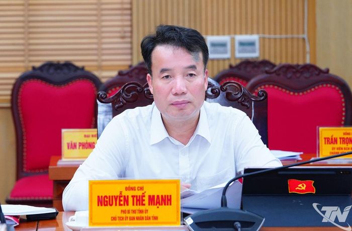 Đồng chí Chủ tịch UBND tỉnh Nguyễn Thế Mạnh dự Hội nghị.