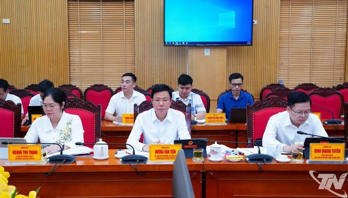 Đồng chí Đinh Quang Tuyên, Phó Bí thư Tỉnh ủy, Chủ tịch Ủy ban MTTQ Việt Nam tỉnh và các đồng chí Ủy viên Ban Thường vụ Tỉnh ủy dự Hội nghị.