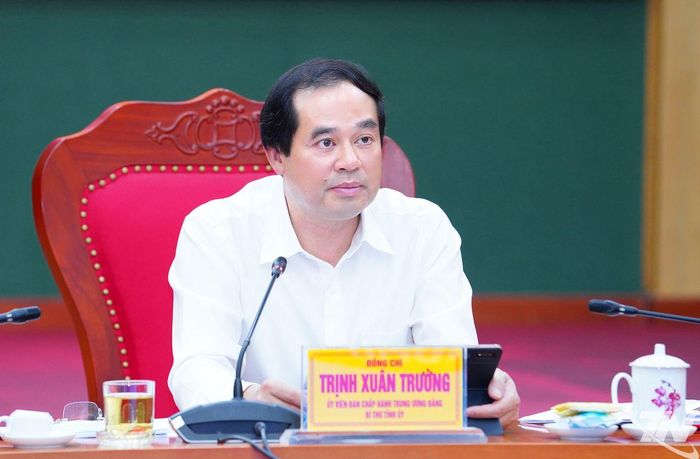 Đồng chí Bí thư Tỉnh ủy Trịnh Xuân Trường chủ trì Hội nghị.