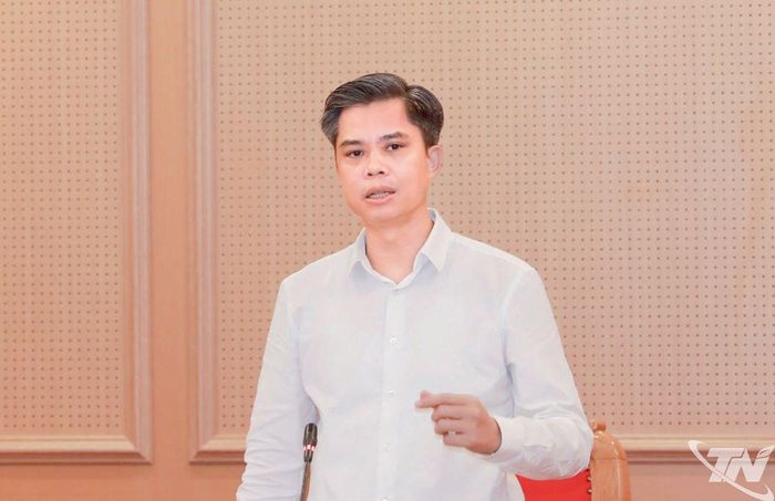 Đồng chí Nguyễn Văn Chiến phát biểu kết luận cuộc họp.