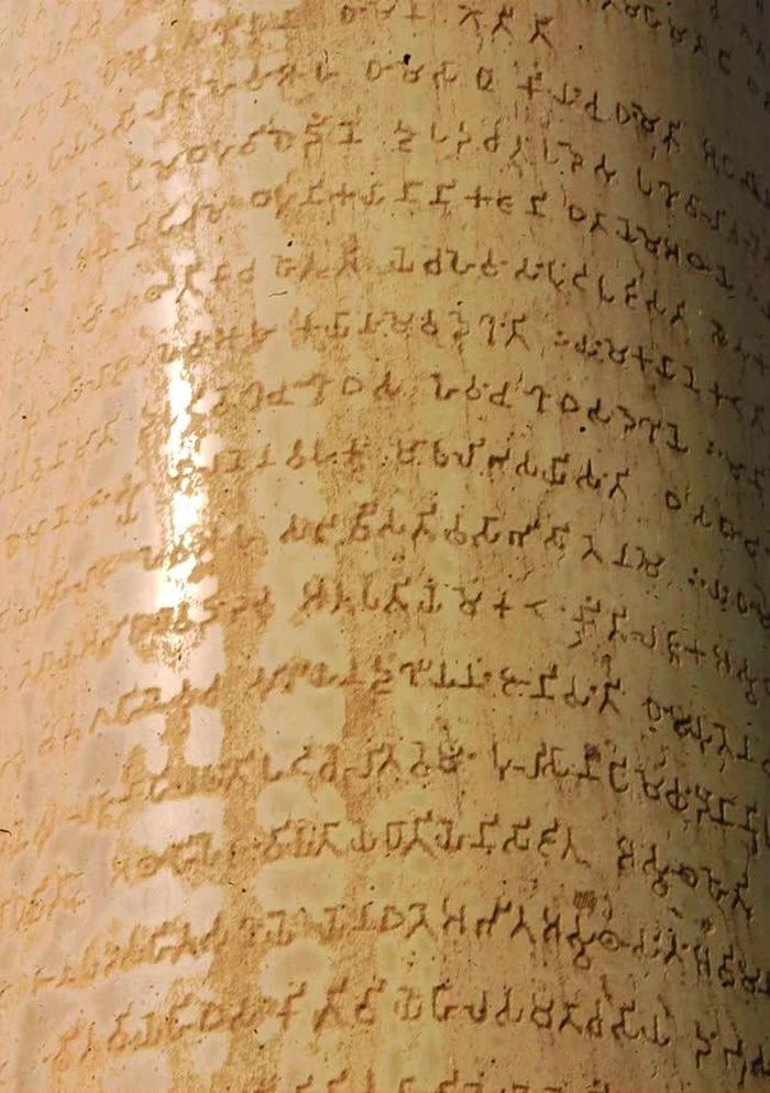 Một sắc lệnh trụ cột chính của Ashoka, ở Lauriya Araraj, Bihar, Ấn Độ