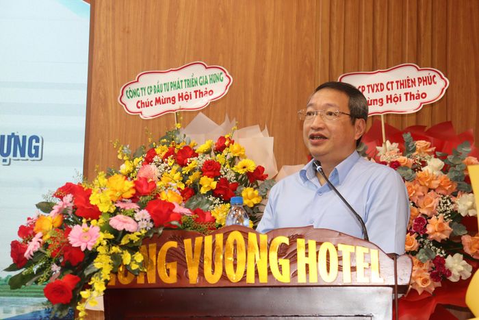 Ông Nguyễn Tấn Vinh, Viện trưởng Viện Kinh tế xây dựng - Bộ Xây dựng phát biểu khai mạc hội thảo. (Ảnh: Lê Danh).