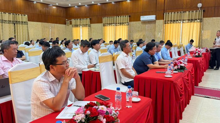 Đông đảo cán bộ quản lý, nhà thầu tư vấn và xây lắp ở Quảng Ngãi đã tham dự hội thảo. (Ảnh: Lê Danh)