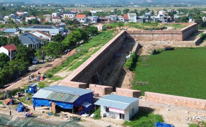 Hệ thống Thượng Thành và Eo Bầu Nam Hưng, Nam Minh khởi công năm 2017 đến năm 2019, khối lượng thực hiện đạt 70% hợp đồng. Nguyên nhân tại khu vực Eo bầu Nam Hưng vẫn còn 1 hộ dân nằm tại vị trí dốc kéo pháo, với diện tích sử dụng đất 196,5m2 khiến không thể tiếp tục thi công. Theo kế hoạch, công trình hoàn thành vào tháng 10 nhưng đang đứng trước nguy cơ chậm tiến độ.
