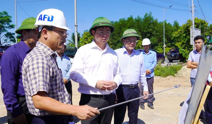 Mới đây, Chủ tịch UBND tỉnh Quảng Trị Bùi Hoàng Phương kiểm tra tiến độ các công trình tại phường Đông Hà.