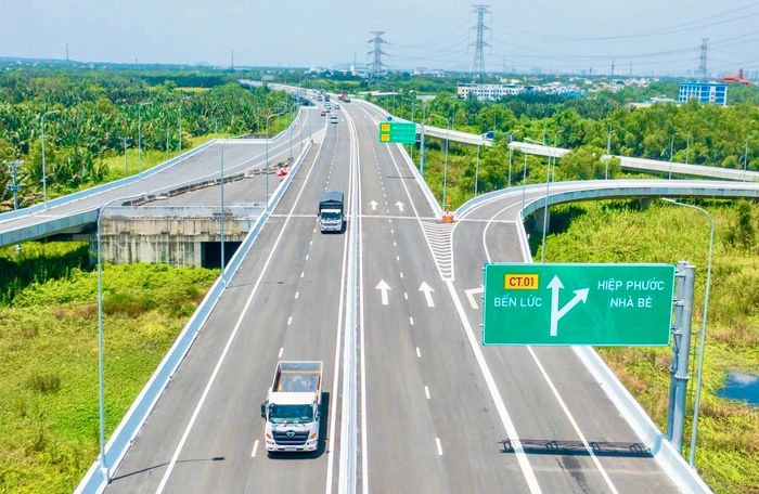 Những chuyến hàng đã bắt nhịp trải dài từ Đông sang Tây.