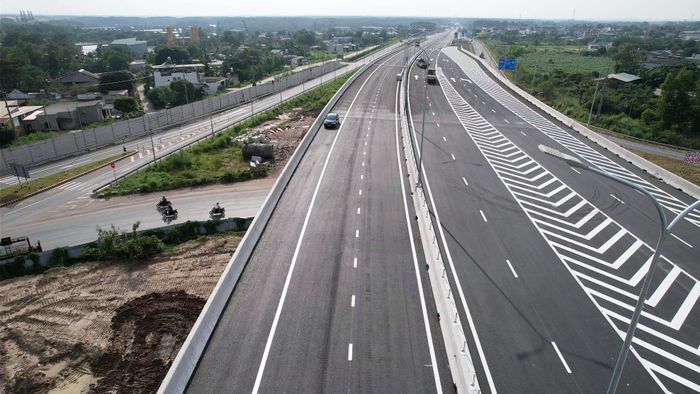 Đường sá đã kéo dòng vận tải hàng hoá thuận lợi hơn, về kinh phí tiết giảm thì cân nhắc tính toán lâu dài.