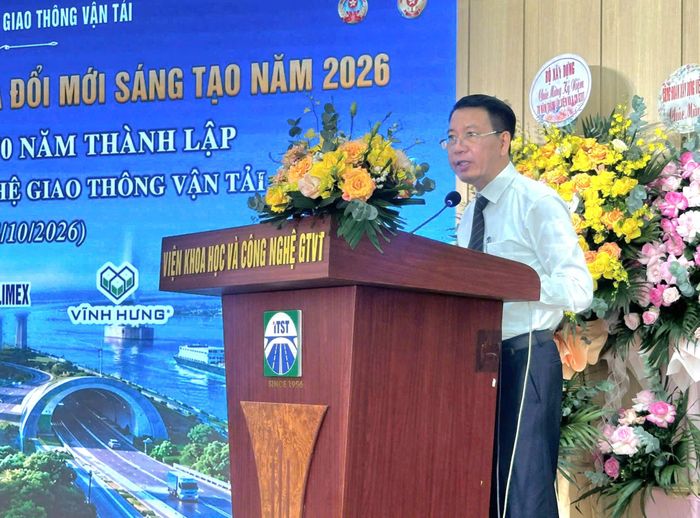 TS. Trần Bảo Ngọc, Viện trưởng Viện Khoa học và Công nghệ GTVT phát biểu tại hội nghị.