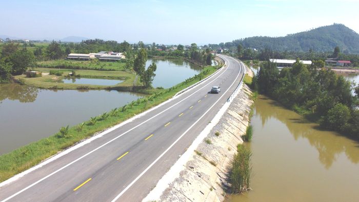 Ông Phạm Văn Lực, Phó trưởng phòng phòng điều hành dự án 3 (Ban Quản lý dự án đầu tư công trình giao thông Thanh Hóa) cho biết, đến nay dự án đã thi công xây dựng hoàn thành phần xây lắp với giá trị khoảng 1.410 tỷ đồng, đang trong giai đoạn hoàn thiện và thực hiện các thủ tục cần thiết để chuẩn bị cho công tác nghiệm thu bàn giao và đưa vào sử dụng.