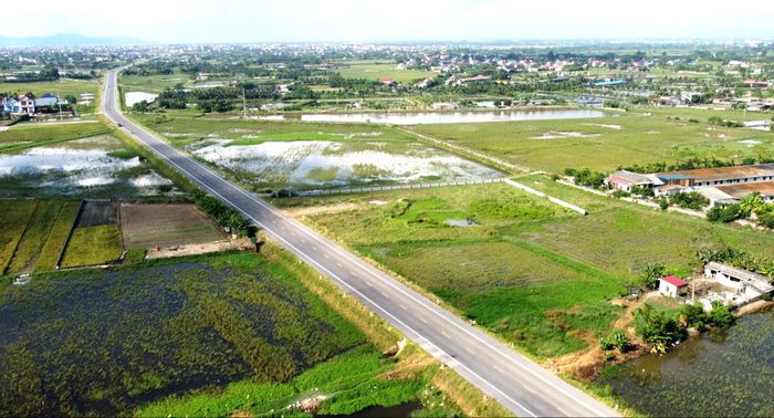 Theo hồ sơ thiết kế, tuyến đường dài 23,723km, quy chuẩn đường giao thông đạt quy mô cấp III đồng bằng. Chiều rộng nền đường 12m, chiều rộng mặt đường và lề gia cố 11m, điểm đầu dự án tại xã Tân Tiến nối tiếp với điểm cuối của tuyến đường ven biển đoạn qua địa phận tỉnh Ninh Bình; điểm cuối tại nối tiếp với tuyến đường ven biển đoạn Hoằng Hóa - Sầm Sơn.