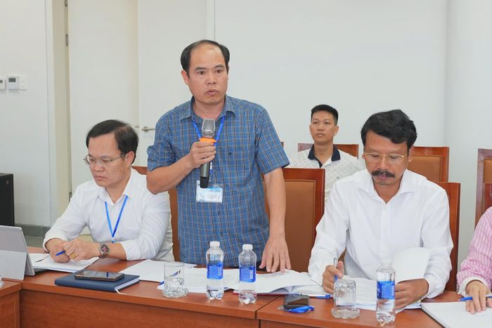Đại diện lãnh đạo Sở Xây dựng trao đổi, giải đáp kiến nghị của doanh nghiệp.