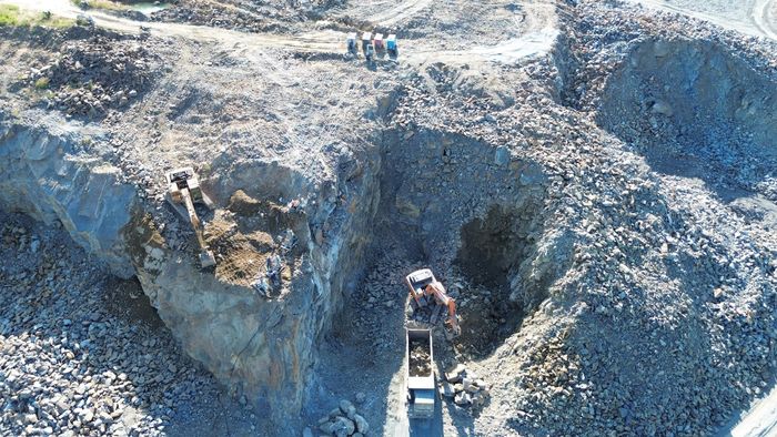 Đây là mỏ đá thuộc nhóm III, còn trữ lượng dồi dào và thời gian khai thác dài nên đủ điều kiện để nâng công suất. Hơn nữa, năng lực khai thác, cung ứng và cự ly mỏ thích hợp để cấp cho các công trình, dự án ngân sách khu vực phía Đông tỉnh Quảng Ngãi.