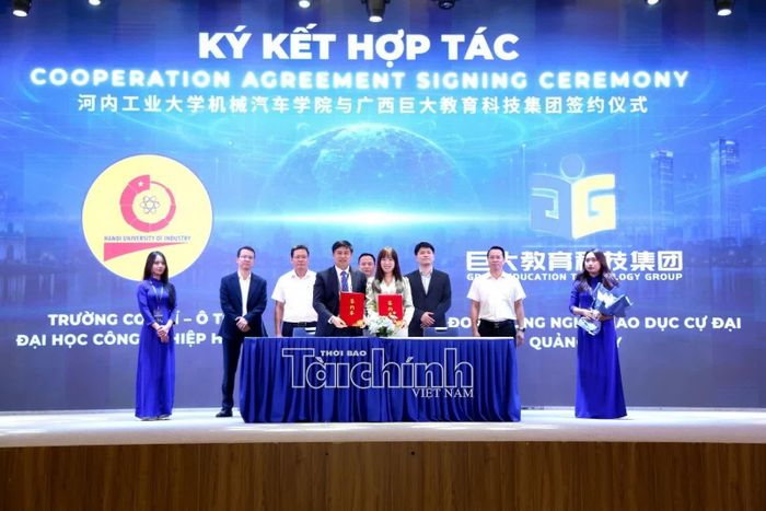 Lễ ký giữa Tập đoàn Công nghệ Giáo dục Cự đại Quảng Tây với Trường Cơ khí – Ô tô, Đại học Công nghiệp Hà Nội.