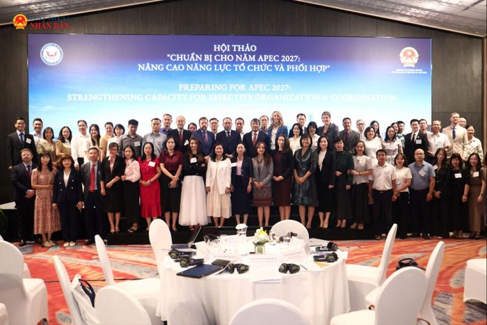 Các đại biểu chụp ảnh chung tại hội thảo. Ảnh: Hồng Nhung