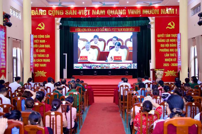 Hội nghị TXCT của Đoàn ĐBQH thành phố Hải Phòng trước Kỳ họp thứ Hai, Quốc hội khóa XVI được kết nối trực tuyến tới 114 điểm cầu toàn thành phố. Ảnh: N. Linh