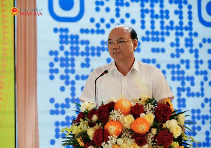 Phó Chủ tịch HĐND tỉnh Đặng Thanh Giang điều hành phần thảo luận tại hội nghị. Ảnh: Nguyễn Ánh