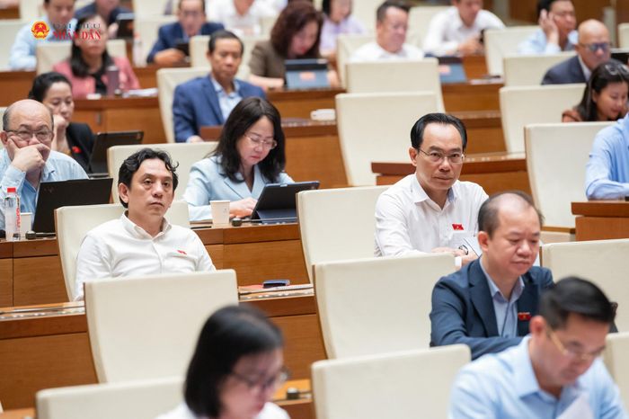 Các đại biểu dự phiên họp. Ảnh: Phạm Thắng