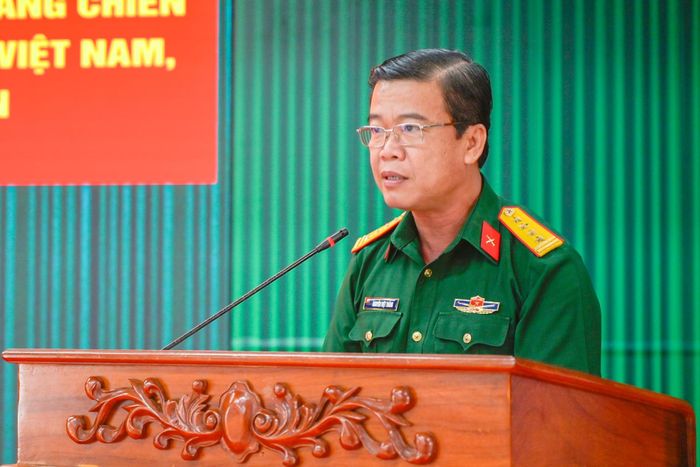 Đại tá Nguyễn Việt Thắng, Phó Bí thư Thường trực Đảng ủy, Chính ủy Bộ CHQS tỉnh An Giang phát biểu. Ảnh: Phương Vũ