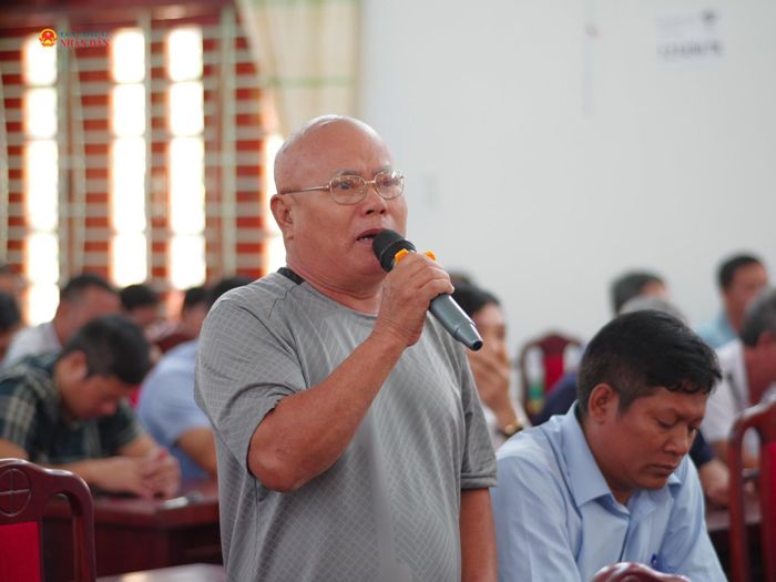 Cử tri phát biểu ý kiến, kiến nghị tại buổi tiếp xúc