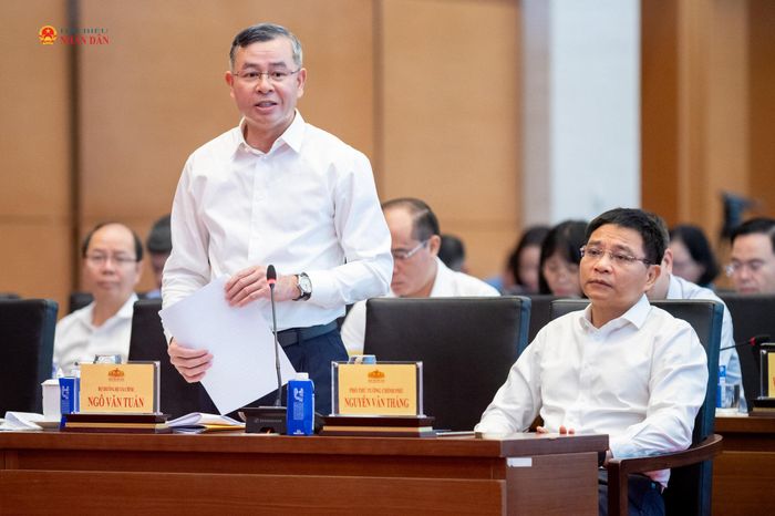 Bộ trưởng Bộ Tài chính Ngô Văn Tuấn giải trình, làm rõ một số vấn đề đại biểu nêu. Ảnh: Phạm Thắng
