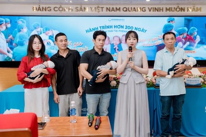 Chị Phạm Hồng Nhung và gia đình có những chia sẻ xúc động tại chương trình
