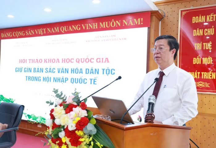 PGS.TS. Vũ Trọng Lâm, Giám đốc - Tổng Biên tập Nhà xuất bản Chính trị quốc gia Sự thật phát biểu tại Hội thảo. Ảnh: BTC