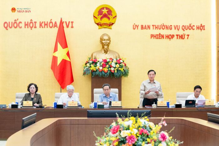 Phó Chủ tịch Quốc hội Nguyễn Khắc Định điều hành nội dung phiên họp