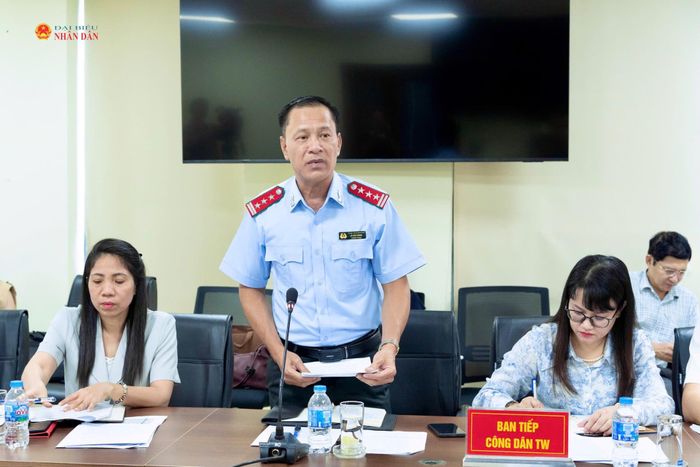 Đại diện Ban Tiếp công dân Trung ương báo cáo tình hình tiếp công dân KNTC. Ảnh: Nguyễn Hùng