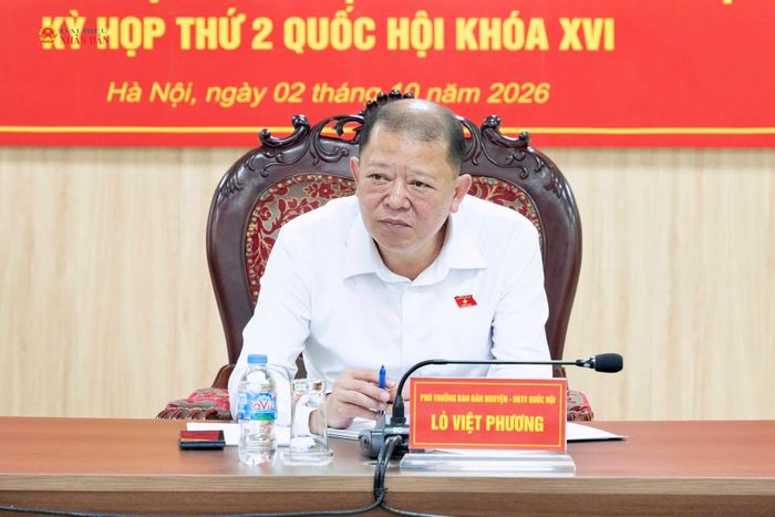 Phó Chủ nhiệm Ủy ban Dân nguyện và Giám sát Lò Việt Phương chủ trì hội nghị. Ảnh: Nguyễn Hùng