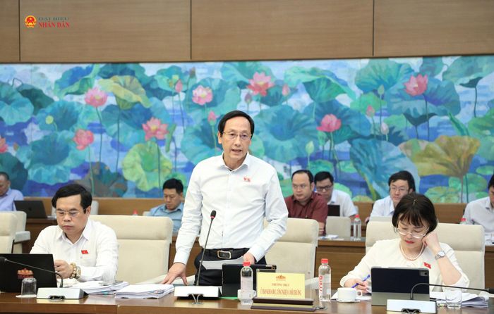 ĐBQH hoạt động chuyên trách Uỷ ban Khoa học, Công nghệ và Môi trường Nguyễn Văn An phát biểu