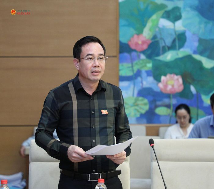 Phó trưởng Đoàn chuyên trách ĐBQH tỉnh Hưng Yên Nguyễn Văn Huy phát biểu