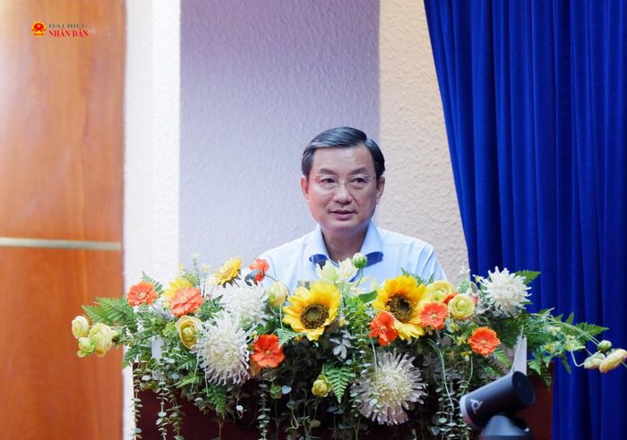 ĐBQH Phạm Trọng Nhân thay mặt các đại biểu Tổ số 8 của TP. Hồ Chí Minh báo cáo với cử tri về nội dung dự kiến Kỳ họp thứ Hai, Quốc hội Khoá XVI. Ảnh: Hoa Lê