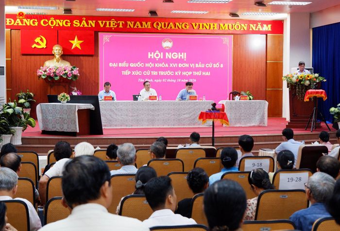 Quang cảnh hội nghị tiếp xúc cử tri. Ảnh: Hoa Lê