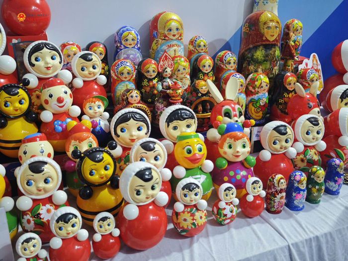 Gian hàng giới thiệu các búp bê của Nga
