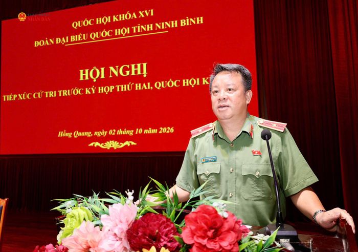 Phó Chủ nhiệm Ủy ban Quốc phòng, An ninh và Đối ngoại, Thiếu tướng Nguyễn Quốc Hùng phát biểu tại hội nghị