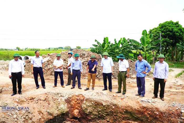 Dự án đường giao thông đang thi công trên địa bàn xã Mao Điền. Ảnh: Anh Quyết.