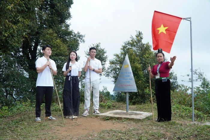Di tích Đài quan sát chiến dịch Điện Biên Phủ ở Mường Phăng hiện thuộc Di tích lịch sử Chiến trường Điện Biên Phủ