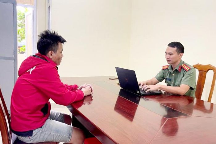 Công an tỉnh Đắk Lắk đã khởi tố vụ án “Đưa hoặc sử dụng trái phép thông tin mạng máy tính, mạng viễn thông” và “Đánh bạc”; khởi tố bị can Nguyễn Hưng Trung Phương và Nguyễn Hưng Nam Phương, cùng trú phường Buôn Ma Thuột (Đắk Lắk).