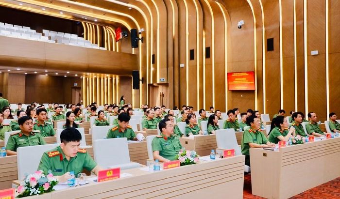 Quang cảnh chương trình sinh hoạt chính trị.