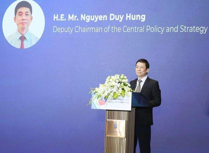 Phó Trưởng ban Chính sách, Chiến lược Trung ương Nguyễn Duy Hưng phát biểu tại diễn đàn.