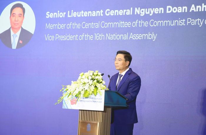 Phó Chủ tịch Quốc hội Nguyễn Doãn Anh phát biểu tại diễn đàn.