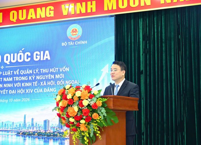 Thứ trưởng Bộ Tài chính Trần Quốc Phương phát biểu tại hội thảo.